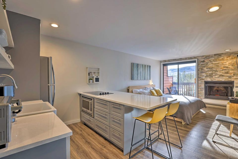 Walk to Main St Frisco! Modern Unit 7 Mi to Slopes Apartment in Frisco