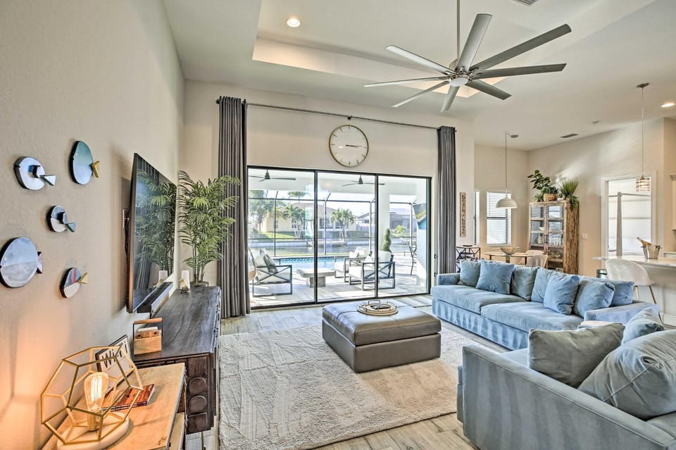 Sun-Seekers Getaway: Lavish Cape Coral Villa House in Cape Coral