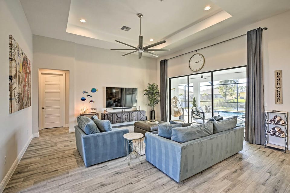 Sun-Seekers Getaway: Lavish Cape Coral Villa House in Cape Coral