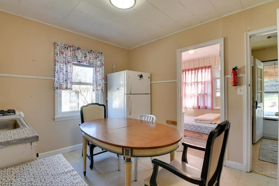 Shared Boat Launch: Lake Retreat in Ellenville! Apartment in Hudson Valley