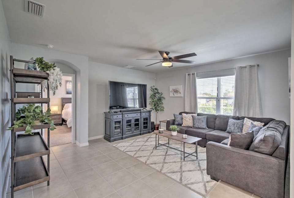 3 Mi to Beach: Cape Coral Home w/ Heated Pool House in Cape Coral