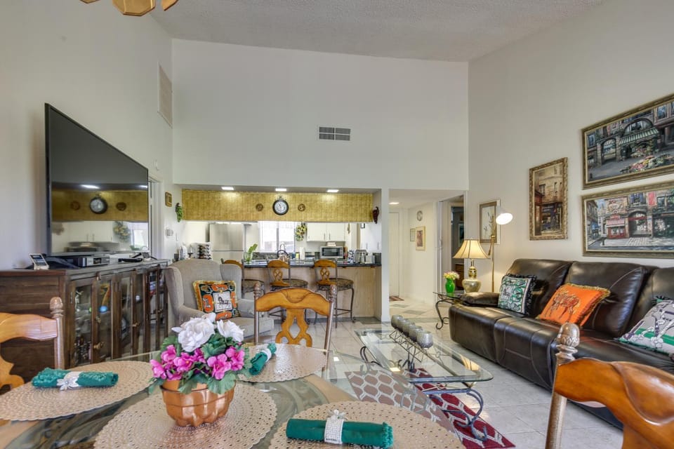Golf Course View & Pool Access: Palm Desert Condo House in Palm Desert