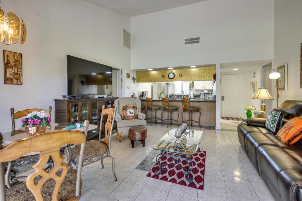 Golf Course View & Pool Access: Palm Desert Condo House in Palm Desert