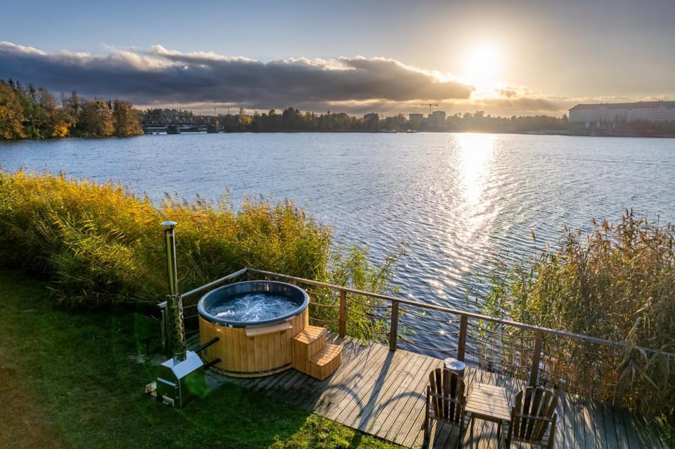 Hot Tub, Area and facilities