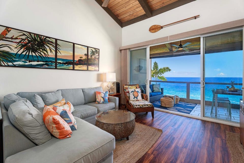 KKSR#2303 Oceanfront, Top Floor, Ocean views, AC! House in Big Island