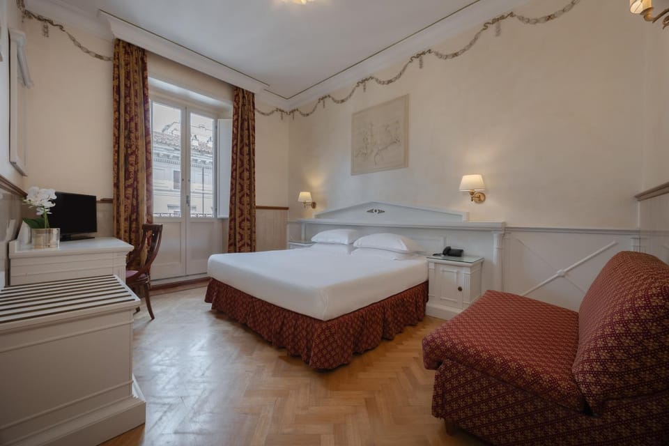 Bed, Living room, Photo of the whole room, Seating area, Bedroom