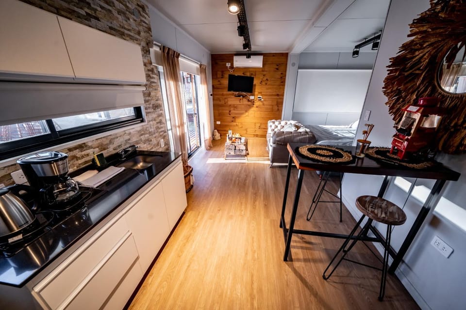 Kitchen or kitchenette, Seating area, Dining area