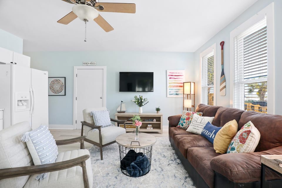 Salty Shack Unit A Dog Friendly Home Across from the Beach - Central Location Apartment in Folly Beach