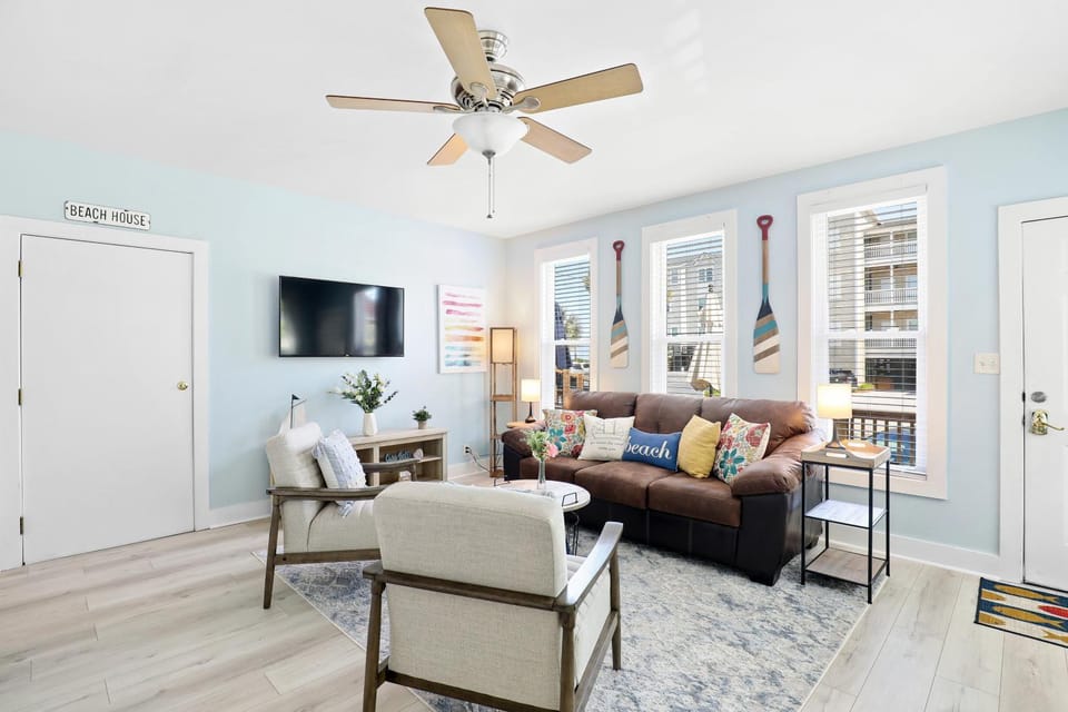 Salty Shack Unit A Dog Friendly Home Across from the Beach - Central Location Apartment in Folly Beach