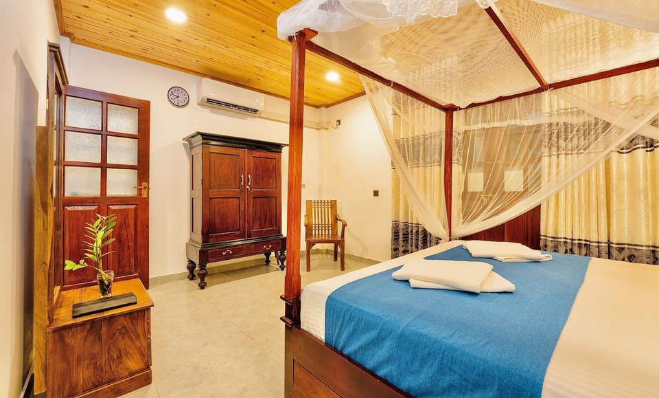 Photo of the whole room, Bedroom, wardrobe, air conditioner