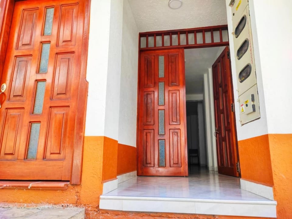 Facade/entrance