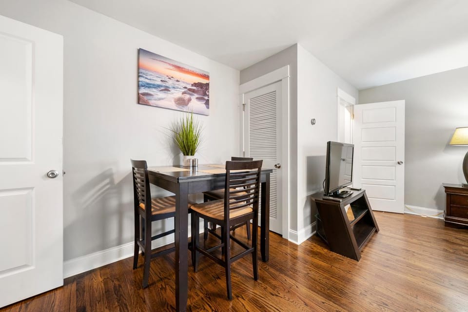 Seating area, Dining area