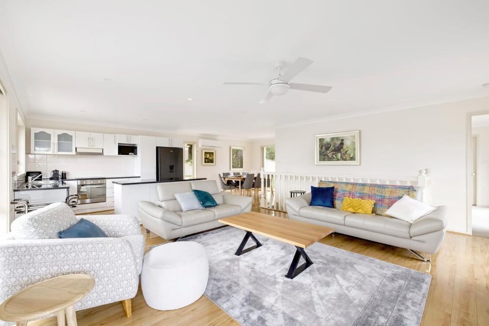 pet friendly - Views- Meters to the Beach & Anchorage Port Stephens House in Corlette