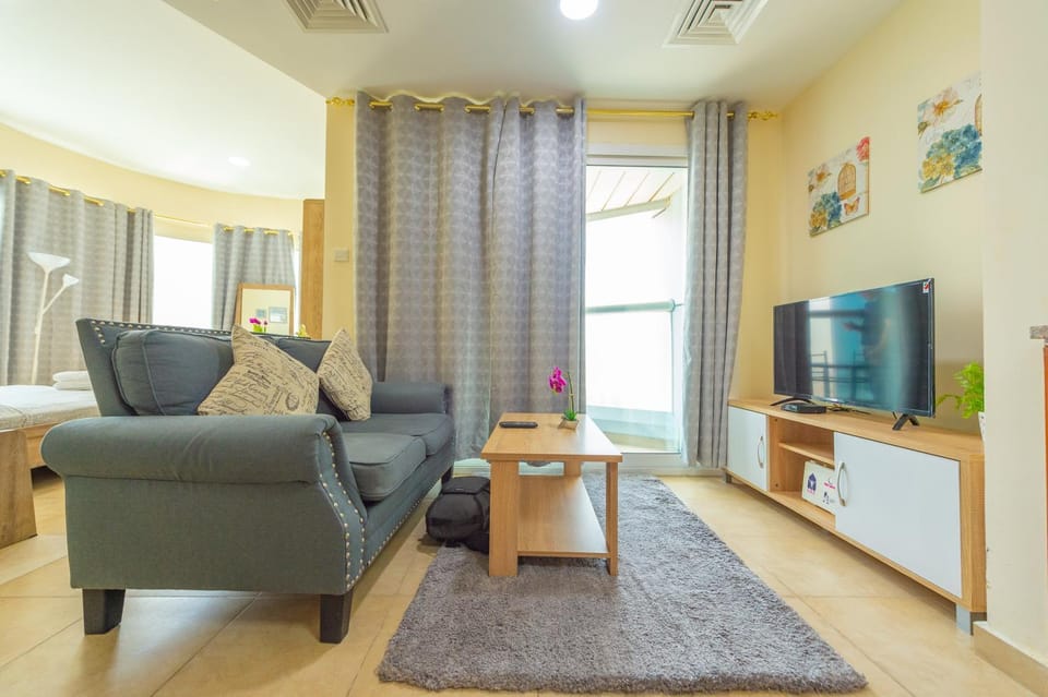 Communal lounge/ TV room, TV and multimedia, Living room, Seating area, Evening entertainment