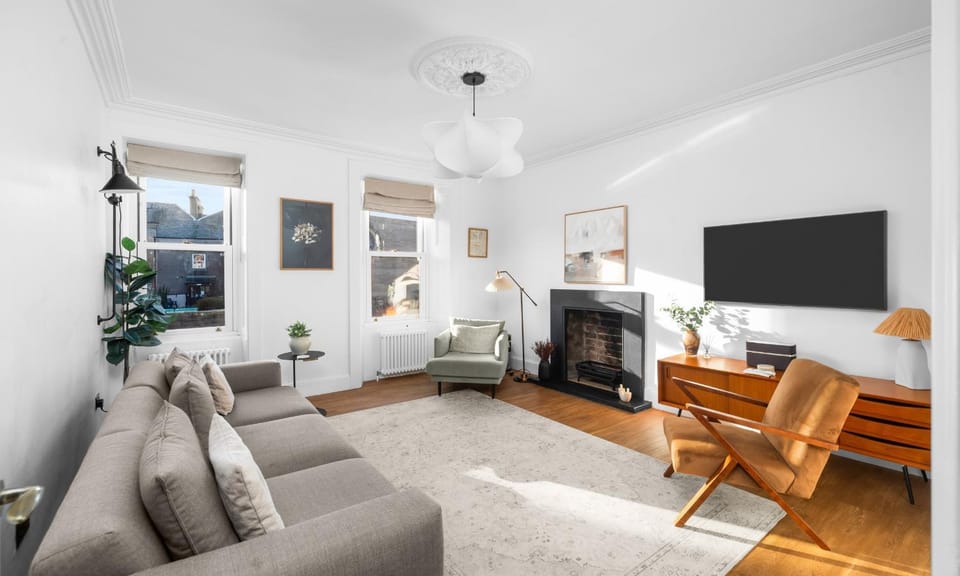 Communal lounge/ TV room, Living room