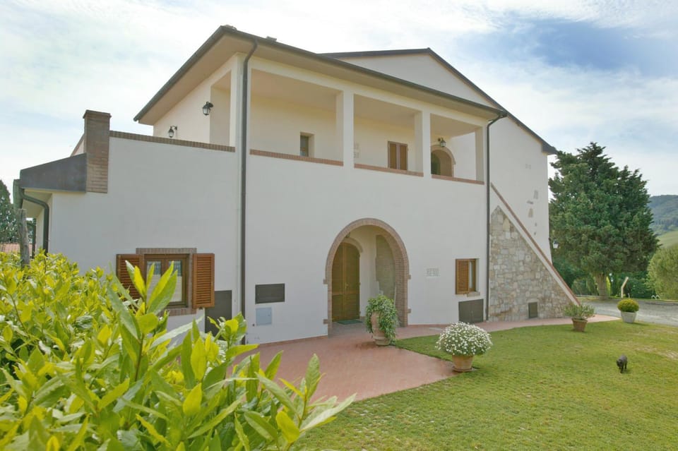 Agriturismo L'Acquabona Farm Stay in Tuscany