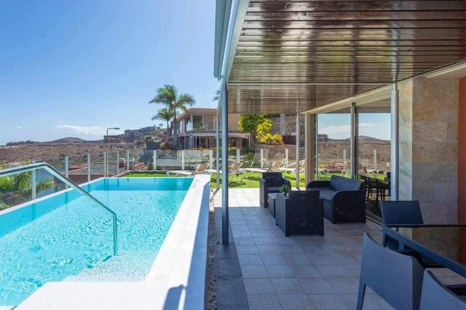 Villa Los Dragos Golf by Infinity Summer Villa in Comarca Sur