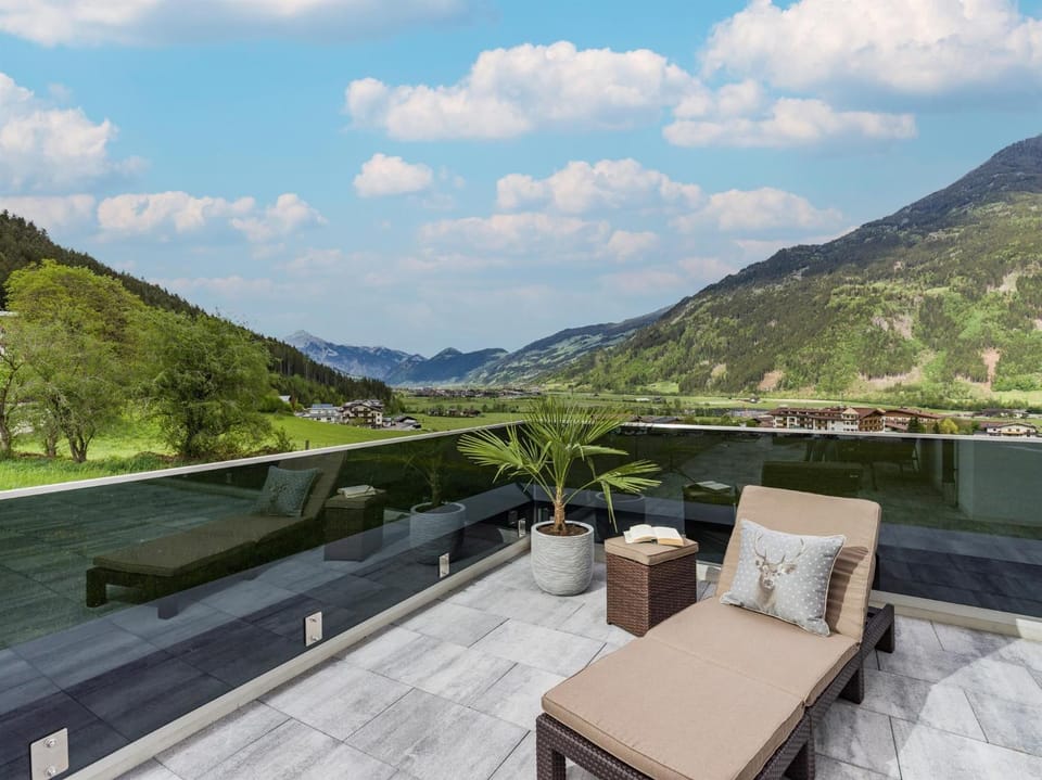 Apart Painting Apartment in Uderns