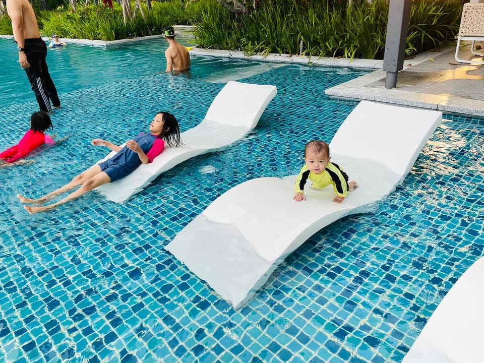 Swimming pool, Swimming pool
