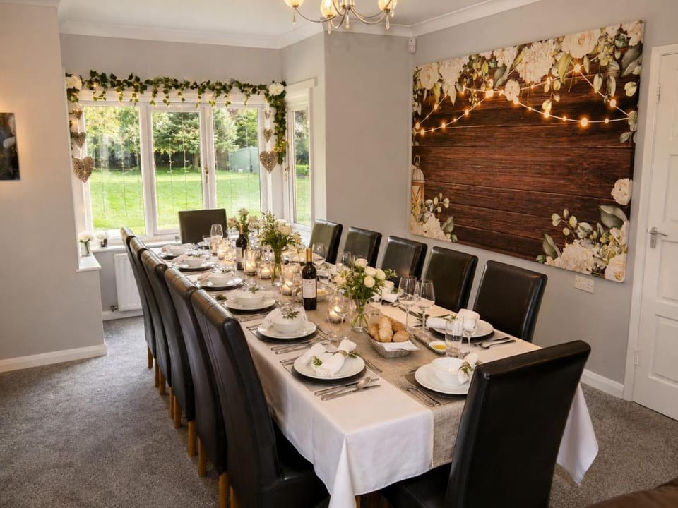 South View Country House Sleeps 12 - Hot Tub - Views House in Wychavon District
