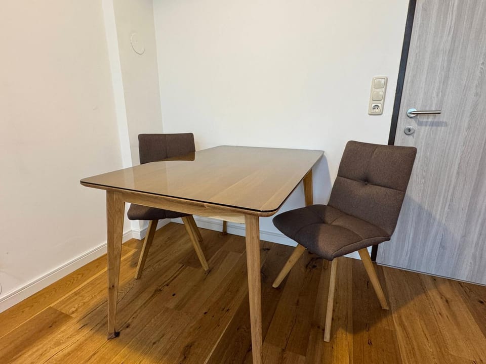 Dining area, Food