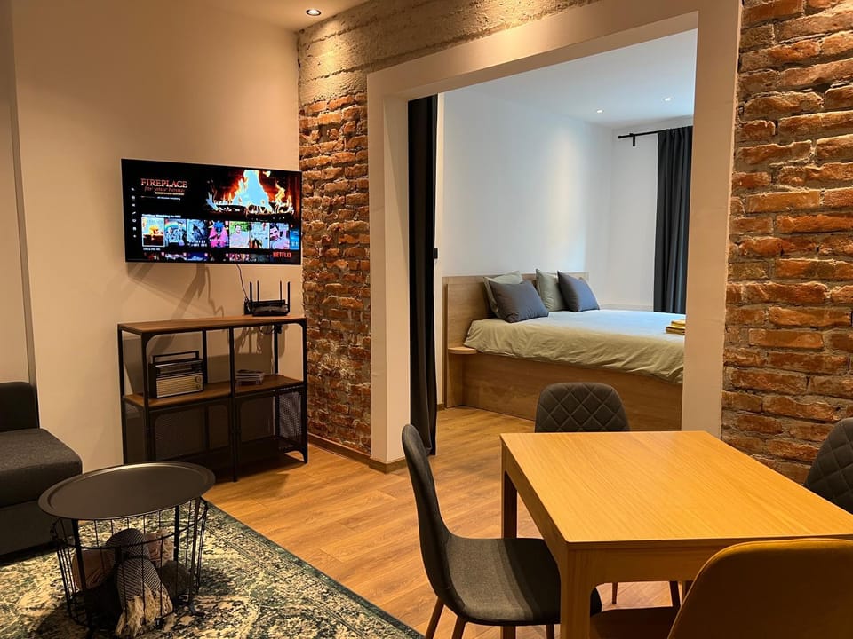 Bed, TV and multimedia, Living room, Bedroom