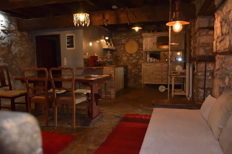 Μικρή Πέτρινη Μεζονέτα 2 House in Greece
