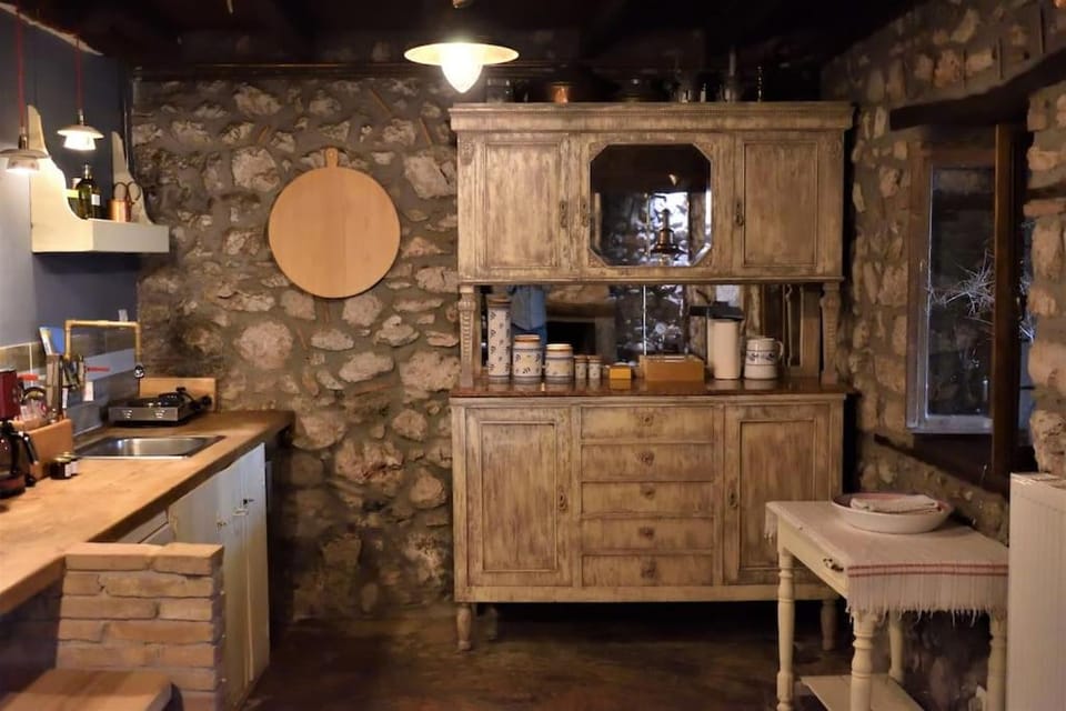 Μικρή Πέτρινη Μεζονέτα 2 House in Greece