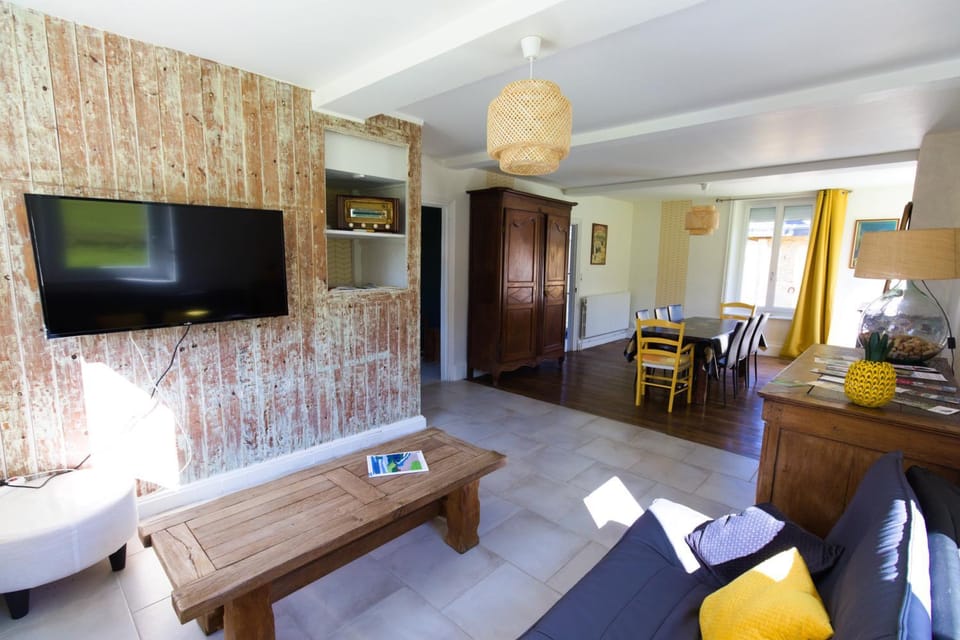 Communal lounge/ TV room, Dining area