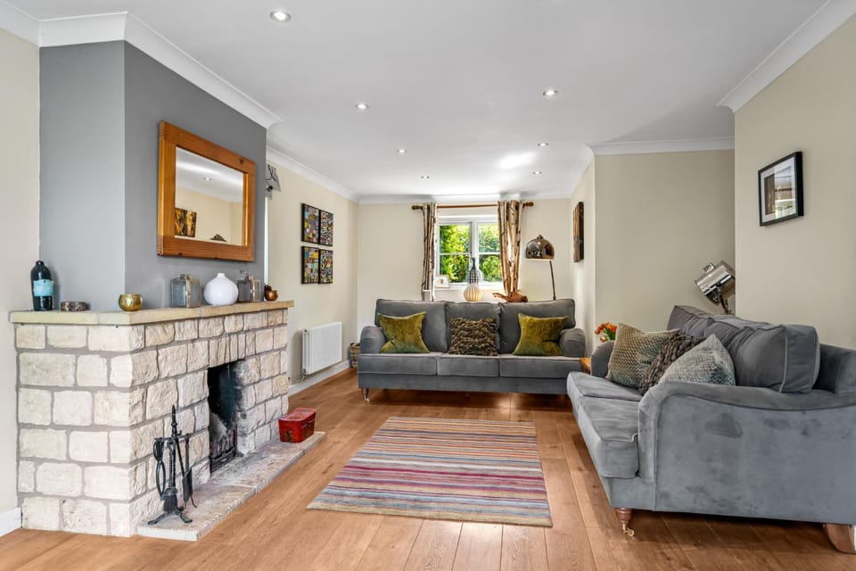 Living room, Seating area, fireplace