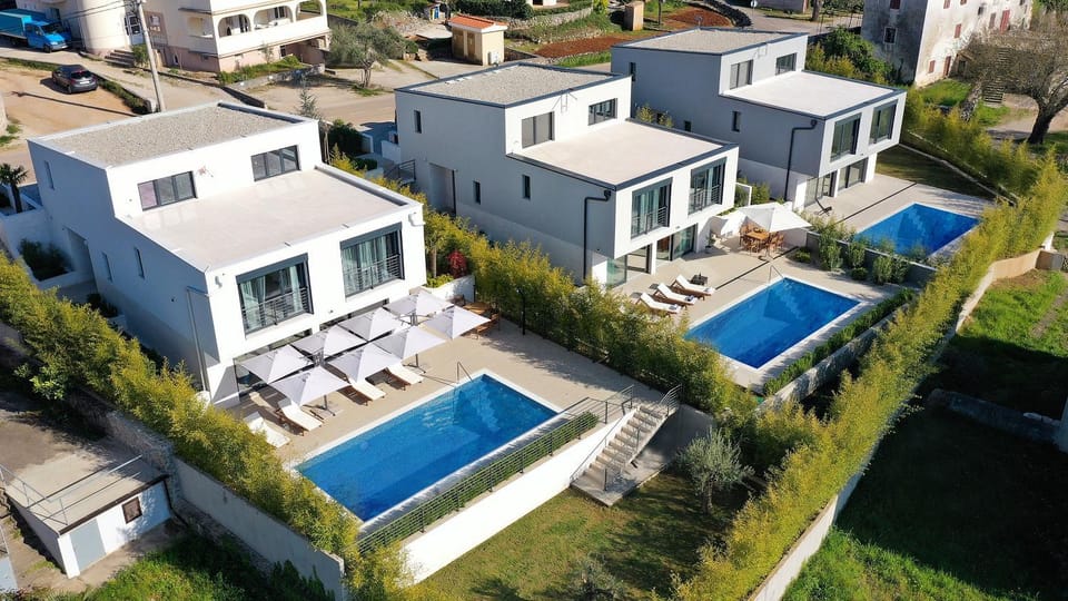 Bird's eye view, Swimming pool