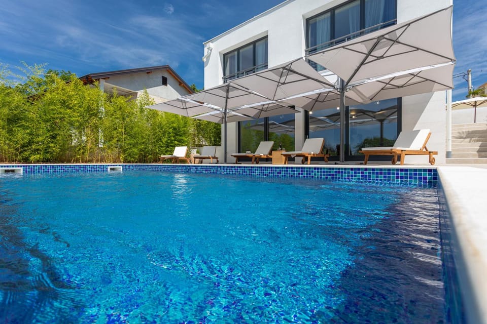 Property building, Swimming pool, Swimming pool