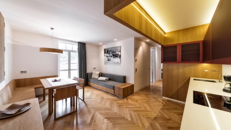 Kitchen or kitchenette, Living room, Seating area, Dining area