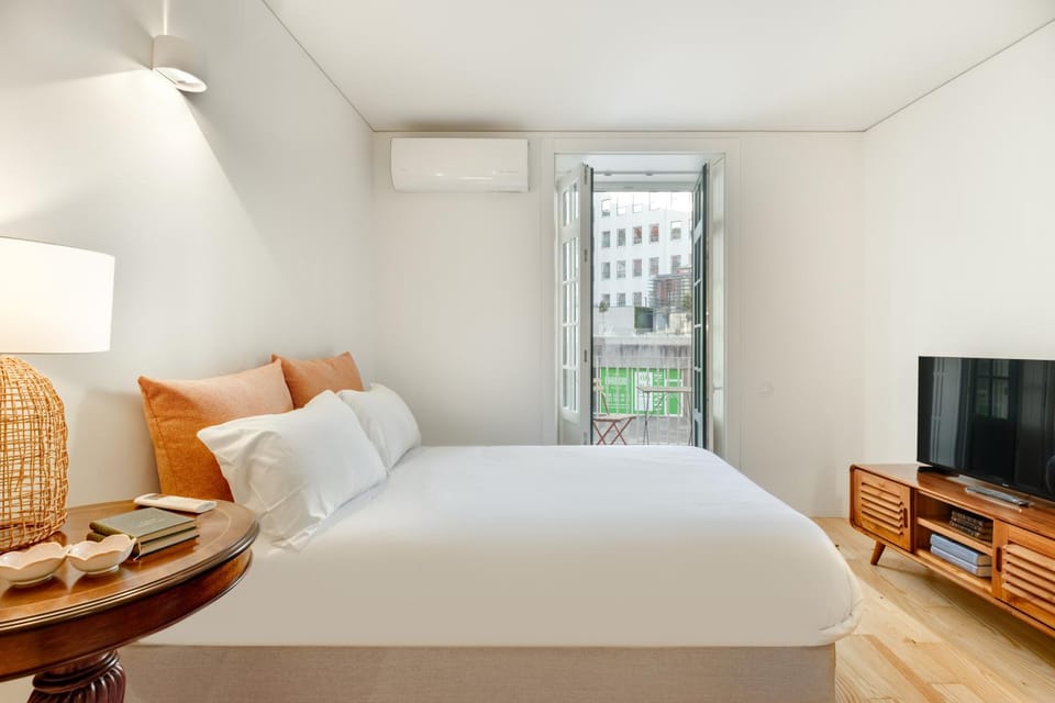 Bed, TV and multimedia, Photo of the whole room, Bedroom, air conditioner