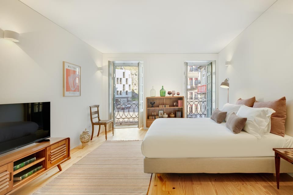 Bed, TV and multimedia, Balcony/Terrace, Photo of the whole room, Bedroom, flat iron, heating, wardrobe