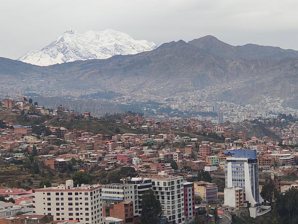 Apartamento Céntrico, Privado, Iluminado, Soleado, Cerca EMBAJADAS Av Arce Apartment in La Paz