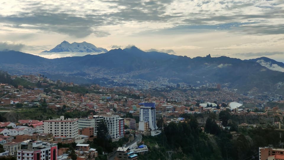 Apartamento Céntrico, Privado, Iluminado, Soleado, Cerca EMBAJADAS Av Arce Apartment in La Paz