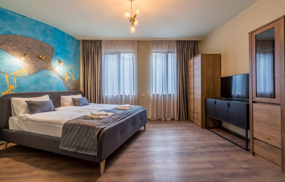 Bed, TV and multimedia, Photo of the whole room, Bedroom
