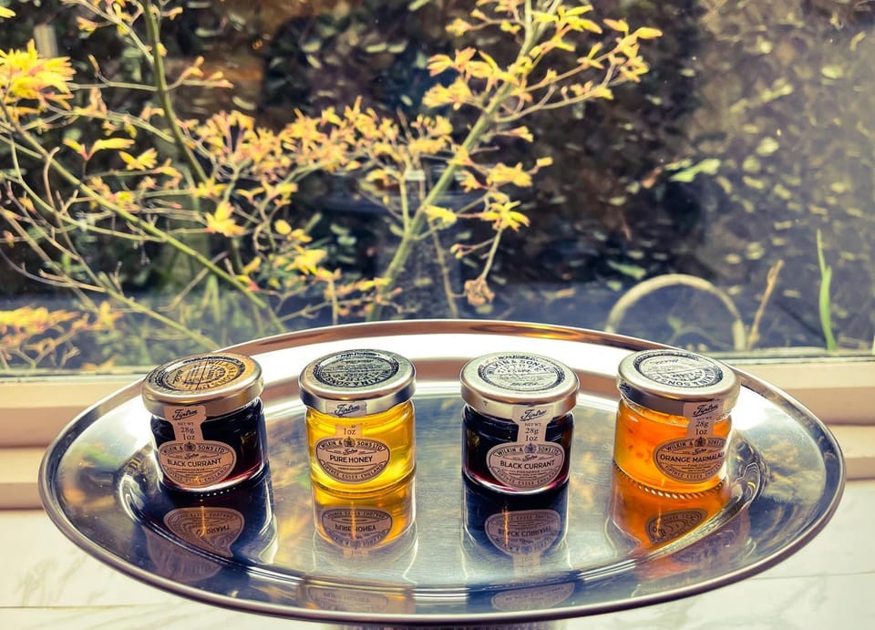 Nutclough Cottage - Log Fire and Valley View Apartment in Hebden Bridge