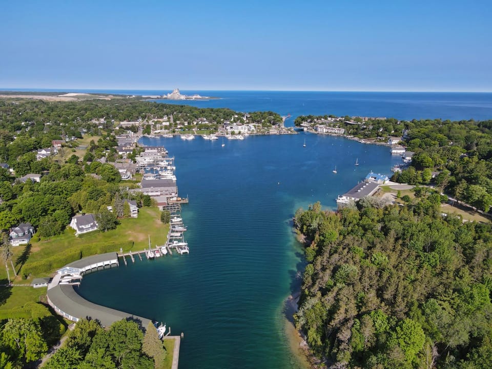 111 Edgewater Inn House in Charlevoix