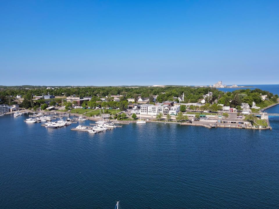 115 Edgewater Inn House in Charlevoix