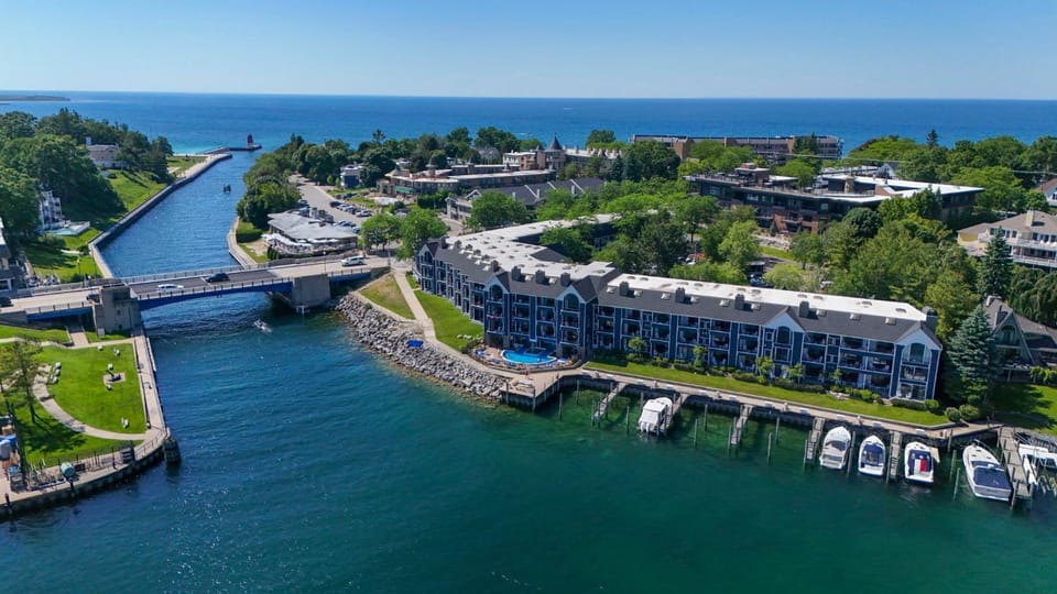 223 Edgewater Inn House in Charlevoix