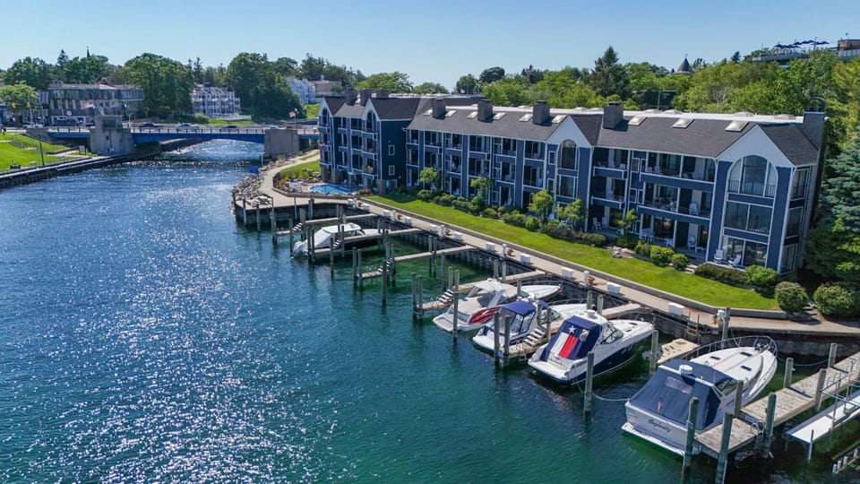 223 Edgewater Inn House in Charlevoix