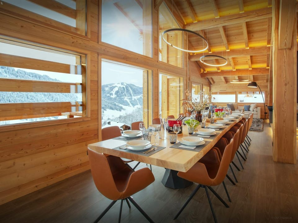 View (from property/room), Dining area, Mountain view