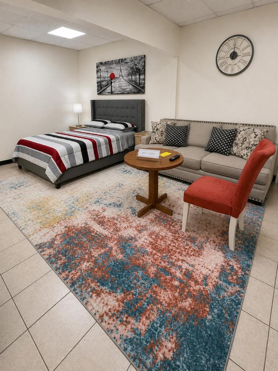 Bed, Living room, Photo of the whole room, Decorative detail, Seating area