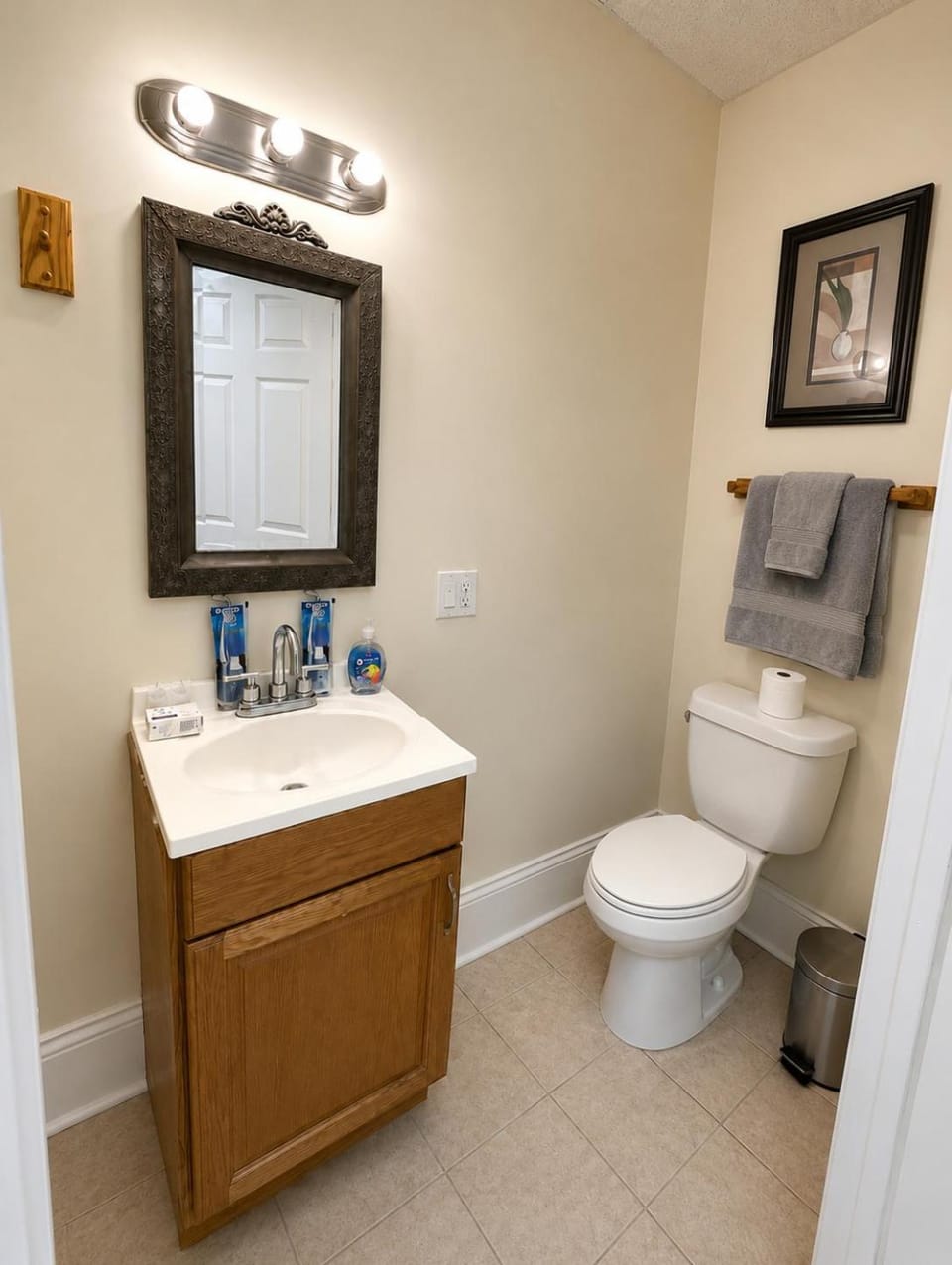 Toilet, Bathroom, towels