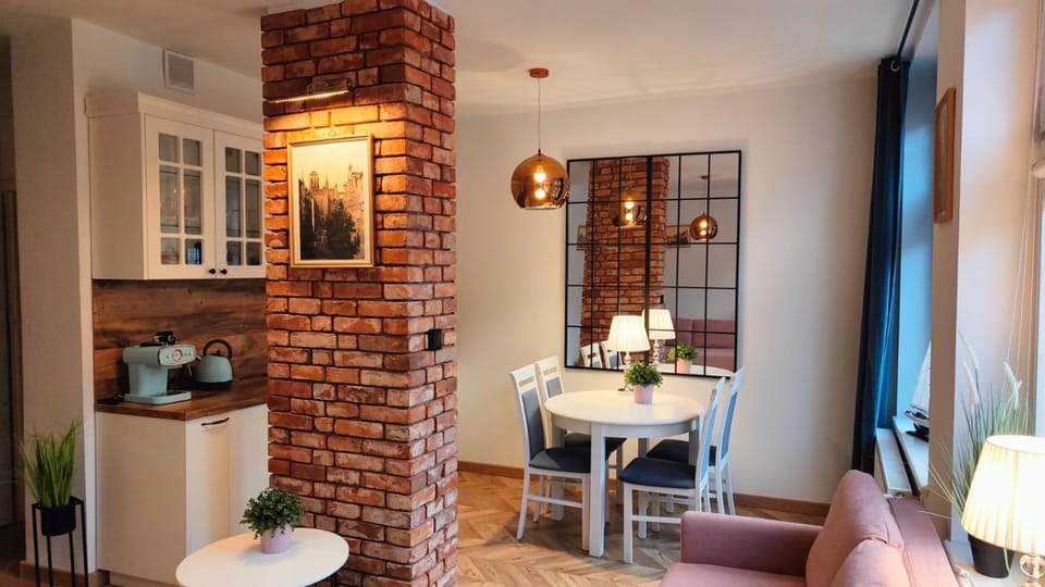 Kitchen or kitchenette, Living room, Seating area, Dining area