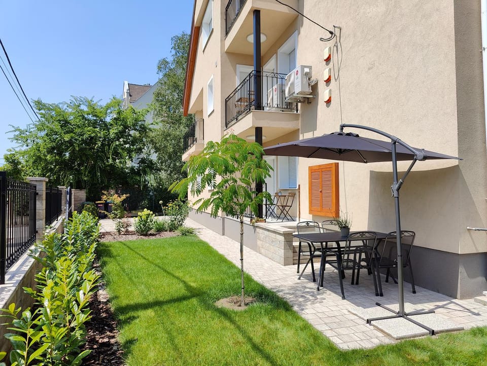 Patio, Garden