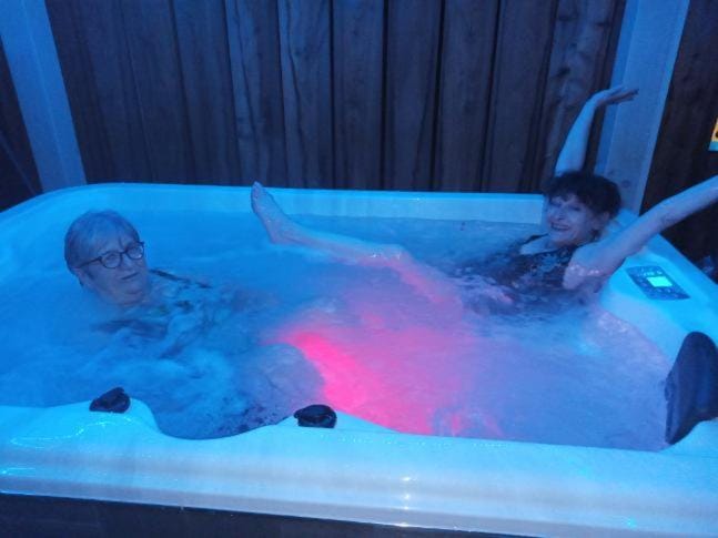 Hot Tub, Spa and wellness centre/facilities
