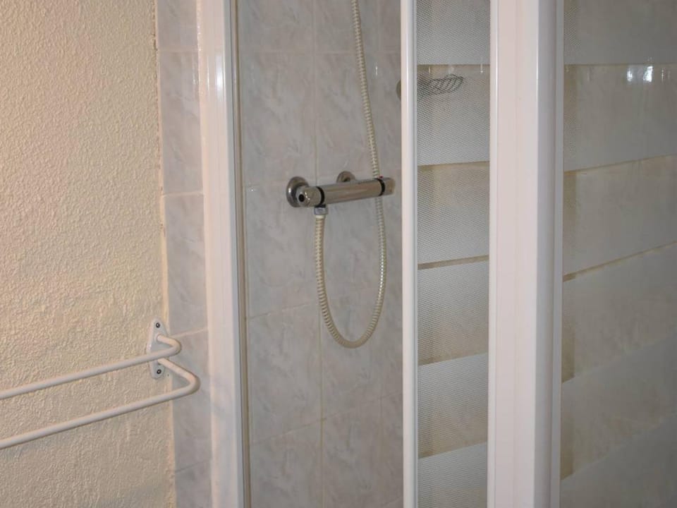 Charmant studio cabine avec balcon exposé sud pour 4 personnes au cœur de la Station - FR-1-592-32 Cabin in Bolquère